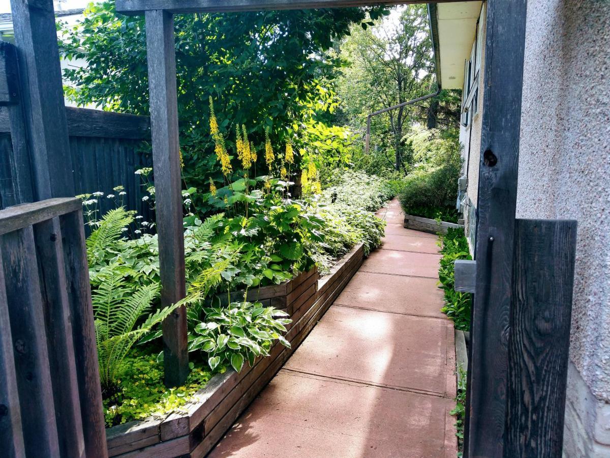 U Of A Homestay, Trails & Whyte Ave Эдмонтон Экстерьер фото